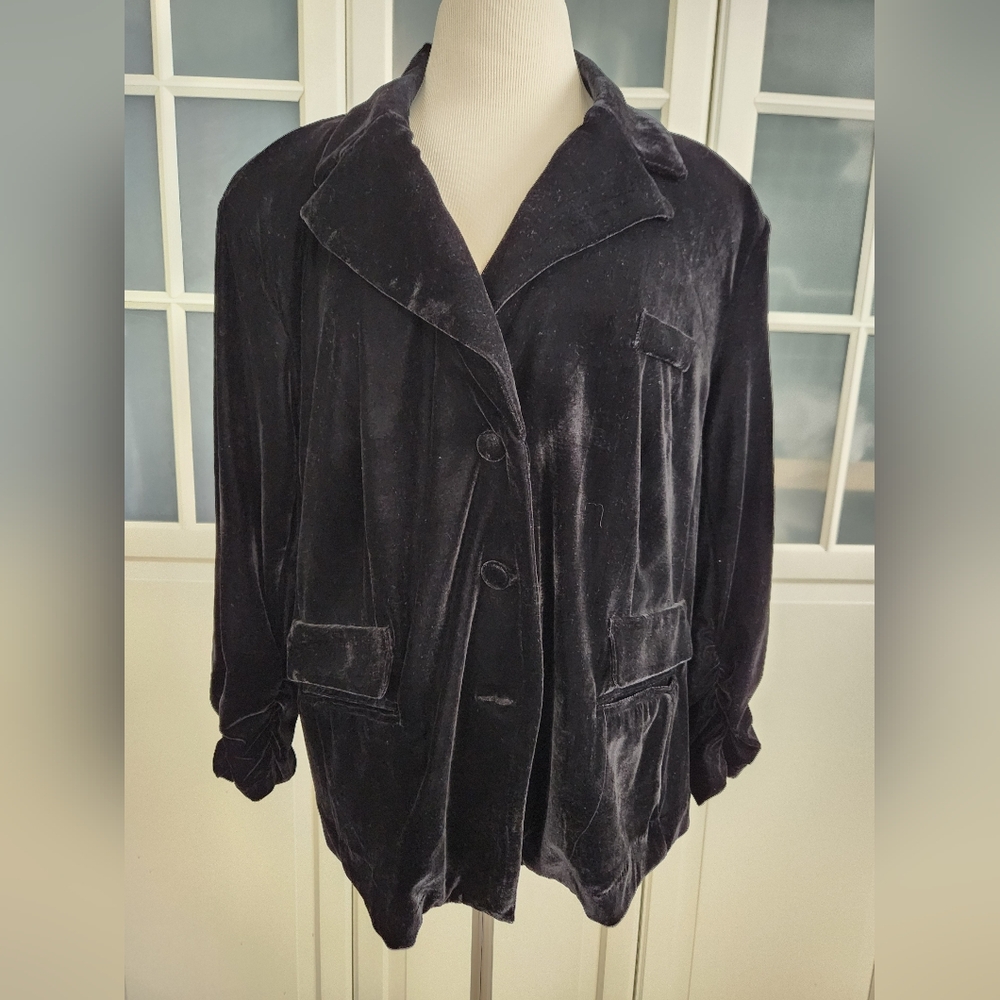 Covington Women's Black Velvet Jacket